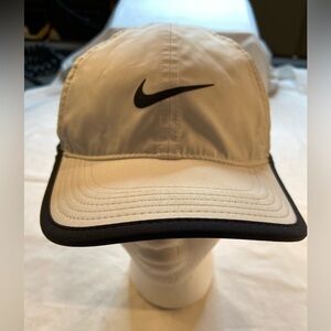 Nike Featherlight baseball cap, dri fit.‎ White and black
